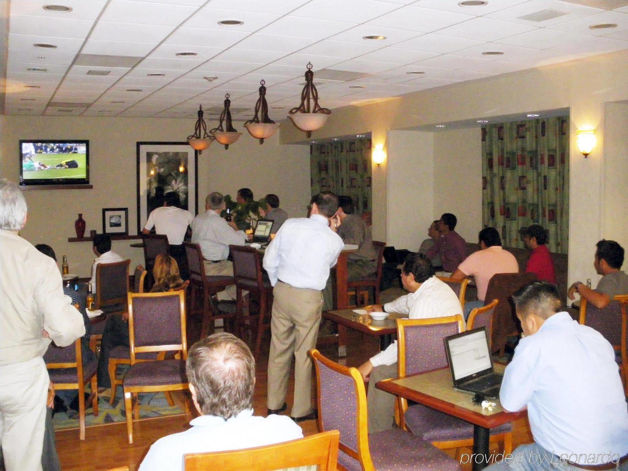 Hotel Hampton By Hilton Reynosa Zona Industrial Restaurant photo